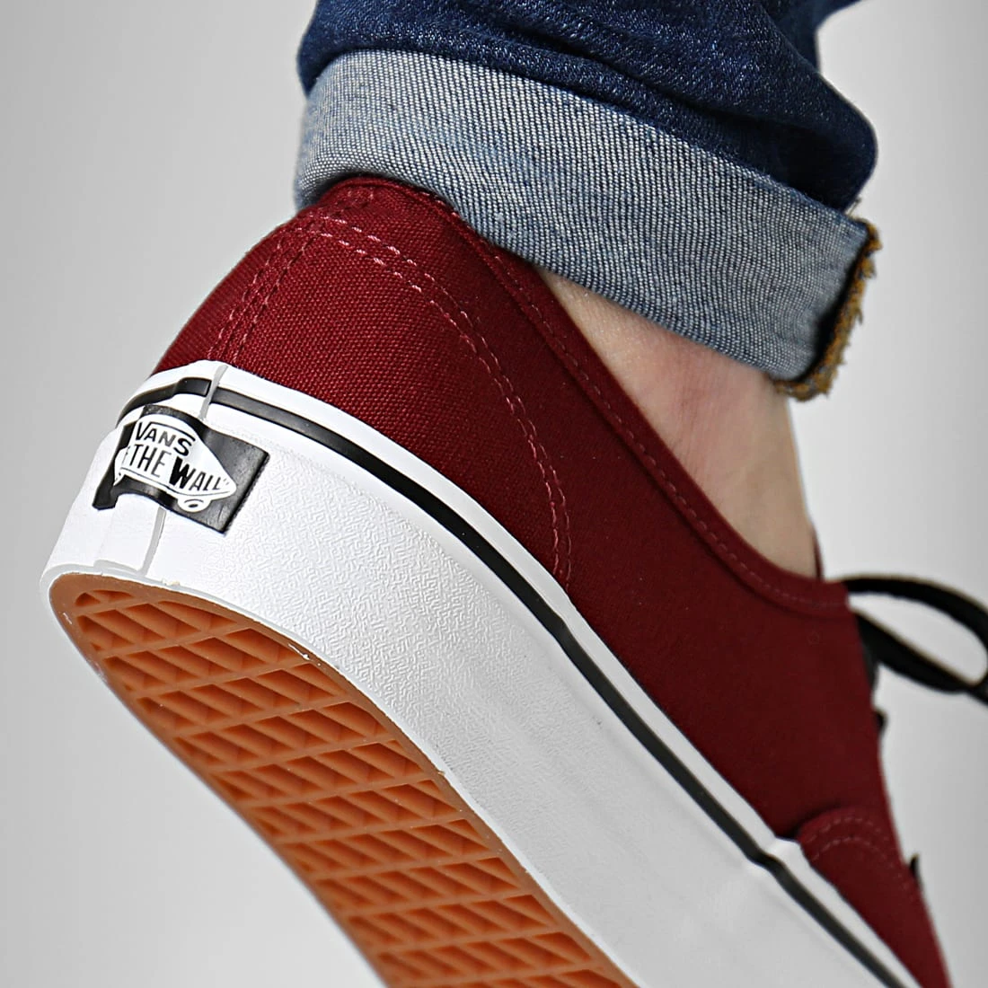 Grosses soldes ⭐ Baskets Authentic 00QER5U8 Port Royal Black de Vans 🛒 3 Grosses soldes ⭐ Baskets Authentic 00QER5U8 Port Royal Black de Vans 🛒 – Image 3