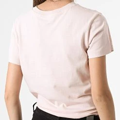 Nouveau 👏 Tee Shirt Femme Flying V Rose de Vans 🌟 -Mode Chaussure vans 297228 A3UP4 YRR 20220103T155722 04