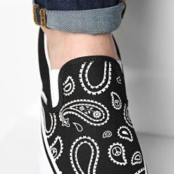 Meilleur prix ✨ Baskets Classic Slip-On A5JMHB0E Peace Paisley Black True White de Vans 🧨 -Mode Chaussure vans 309060 A5JMHB0E1 20220315T160313 03