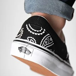 Meilleur prix ✨ Baskets Classic Slip-On A5JMHB0E Peace Paisley Black True White de Vans 🧨 -Mode Chaussure vans 309060 A5JMHB0E1 20220315T160314 04