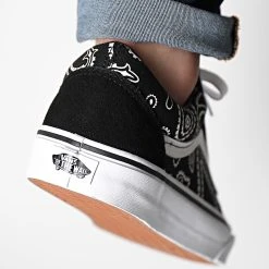 Meilleure vente 🔔 Baskets Old Skool 5KRFB0E Peace Paisley Black True White de Vans ⭐ -Mode Chaussure vans 309062 A5KRFB0E1 20220315T160300 04