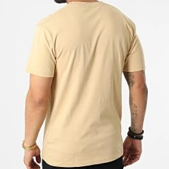Meilleure vente 👏 Tee Shirt Classic 00GGG Camel de Vans 🧨 -Mode Chaussure vans 322670 00GGG Y97 20220613T161045 04