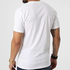 Vente flash ✔️ Tee ❤️ Shirt On The Wall Classic Blanc de Vans ✨ -Mode Chaussure vans 322683 0004X YB2 20220613T161504 04