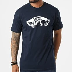 De gros 🔥 Tee Shirt 0004X Bleu Marine de Vans 🎉 -Mode Chaussure vans 323796 0004X NAV 20220617T155017 03