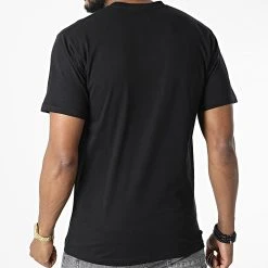 Tout neuf 🎉 Tee Shirt Circle Checker A7S7C Noir de Vans 🔥 -Mode Chaussure vans 327228 A7S7C BLK 20220708T122903 04