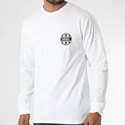 De gros 🔔 Tee Shirt Manches Longues Off The Wall Check Graphic A7S6Z Blanc de Vans 🔥 -Mode Chaussure vans 333724 A7S6Z WHT 20220824T155907 04