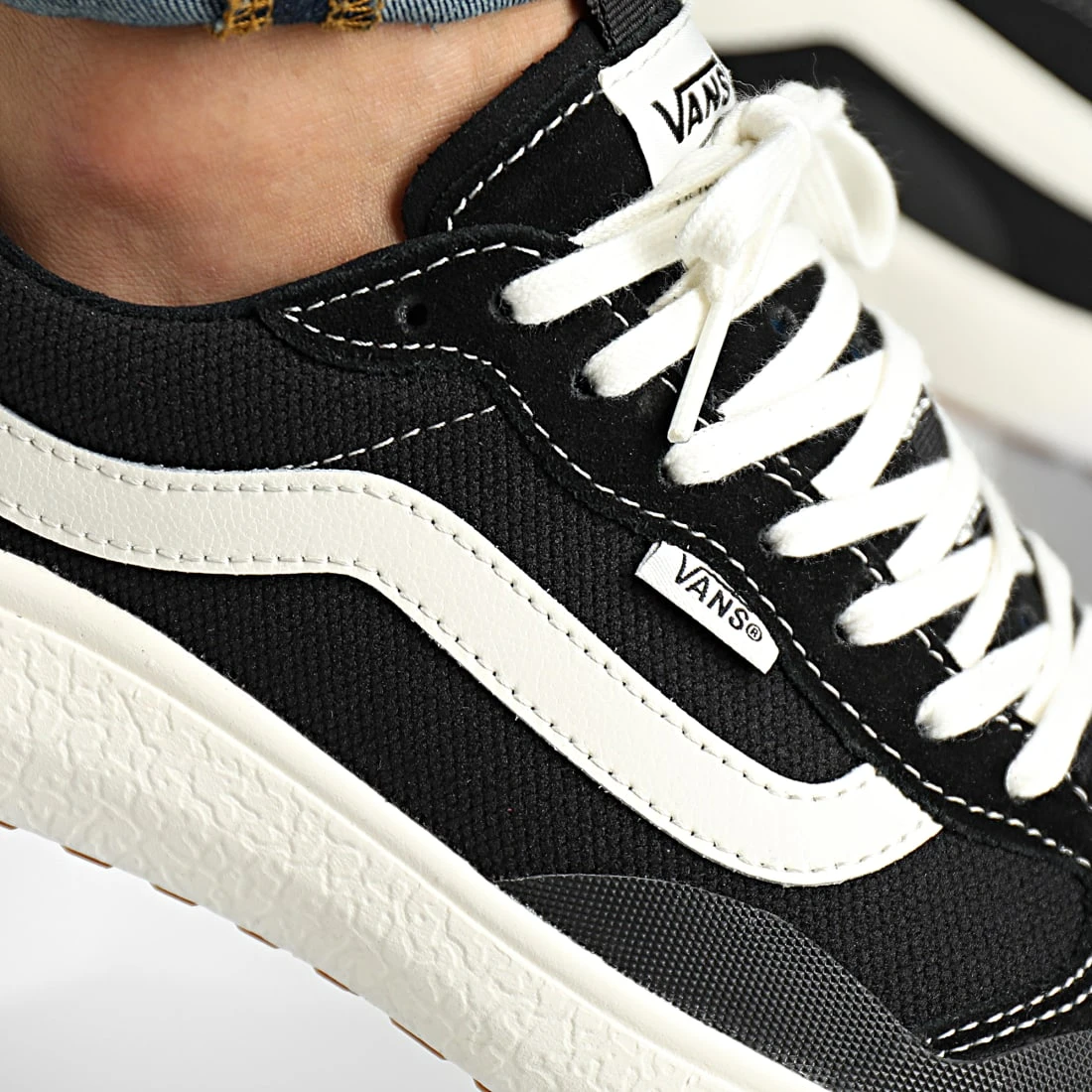 Tout neuf ✨ Baskets Ultrarange Exo A4UWM1KP1 Black Marshmallow de Vans 😀 2 Tout neuf ✨ Baskets Ultrarange Exo A4UWM1KP1 Black Marshmallow de Vans 😀 – Image 2