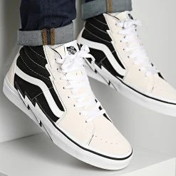 Nouveau 🛒  Baskets Sk8 Hi Bolt JIVZHJ Antique White Black de Vans 🌟