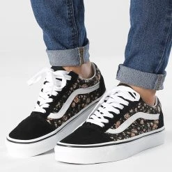 Nouveau ⌛ Baskets Femme Old Skool 5JMIY28 Rose Dreams Black White de Vans 🎁