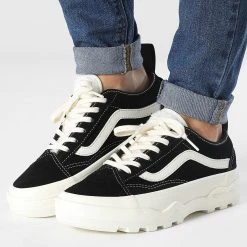 Meilleur prix ❤️ Baskets Femme Sentry Sk8 Hi 4BVMBLK Sherpa Suede Black de Vans 😍