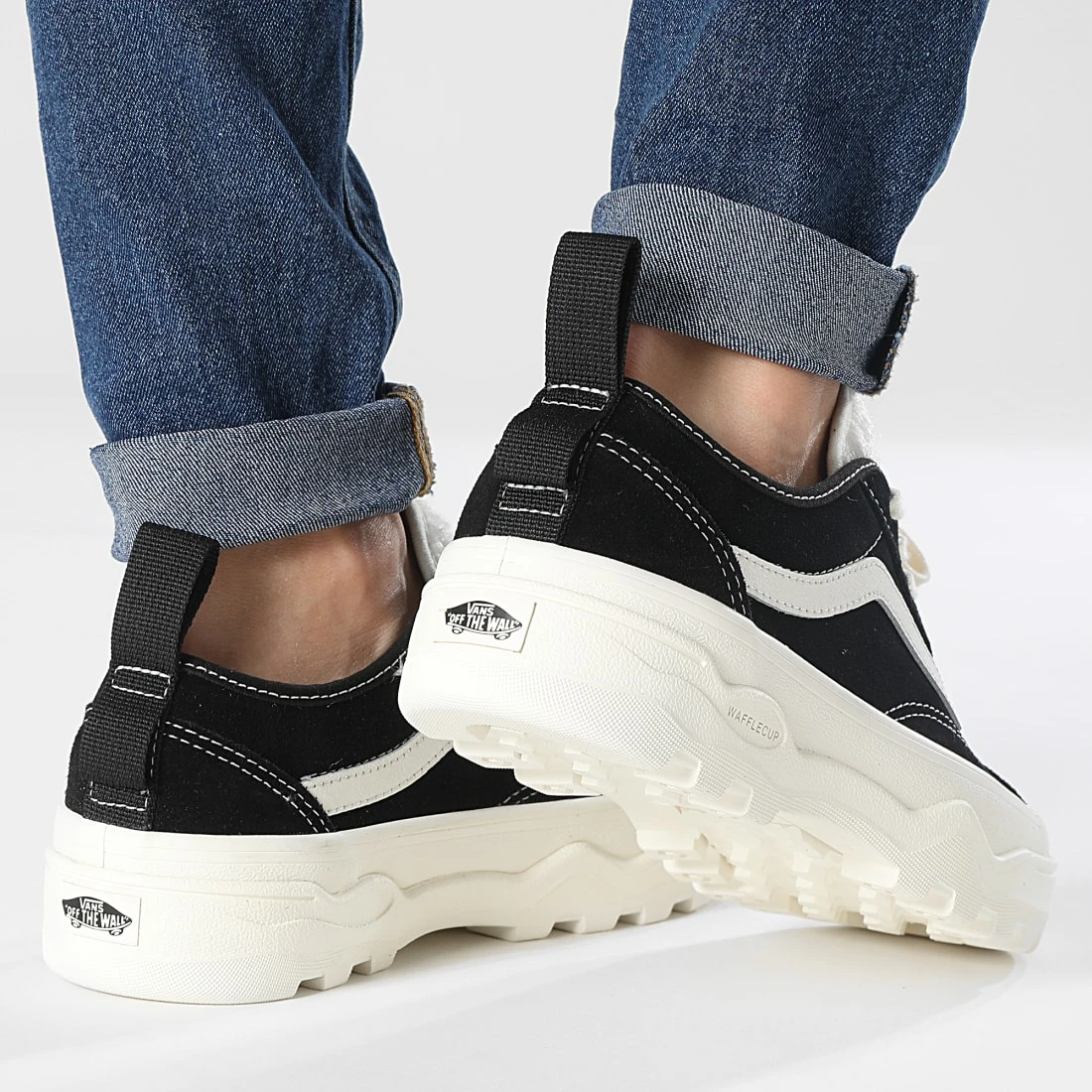 Meilleur prix ❤️ Baskets Femme Sentry Sk8 Hi 4BVMBLK Sherpa Suede Black de Vans 😍 4 Meilleur prix ❤️ Baskets Femme Sentry Sk8 Hi 4BVMBLK Sherpa Suede Black de Vans 😍 – Image 4